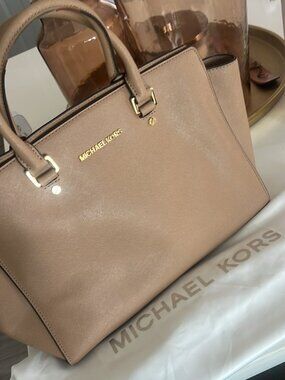 Michael Kors Selma Handbag